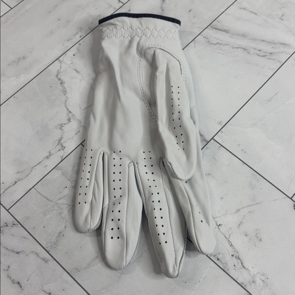 NWT Kirkland Signature Women White Leather Golf Gloves Left Handed 3 pack Size S - Picture 4 of 6